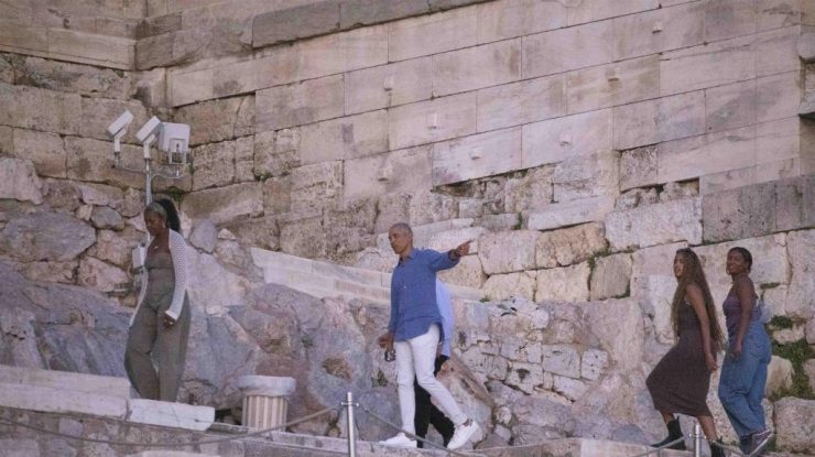 FOTO. Familia Obama a mers în vacanță în Grecia. În ce ipostază au fost surprinși fostul președinte al SUA și soția sa