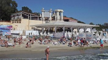 Plajele din Odesa au fost declarate improprii pentru vizitare. Autoritățile ucrainene interzic înotul în Marea Neagră