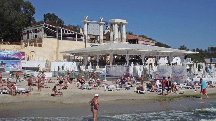 Plajele din Odesa au fost declarate improprii pentru vizitare. Autoritățile ucrainene interzic înotul în Marea Neagră