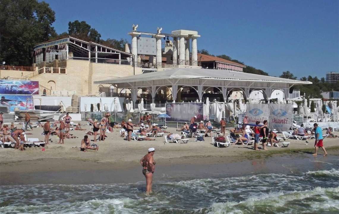 Plajele din Odesa au fost declarate improprii pentru vizitare. Autoritățile ucrainene interzic înotul în Marea Neagră