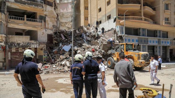 Autoritățile caută supraviețuitori după ce o clădire de 13 etaje s-a prăbușit în Egipt