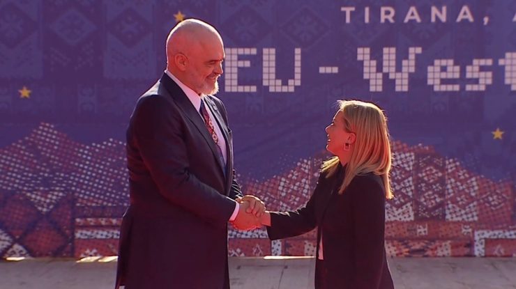 FOTO|VIDEO. Premierul Rama face un gest neobișnuit față de Georgia Meloni. Cum reacționează premierul italian