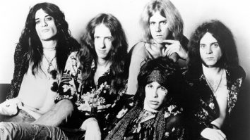 Aerosmith lansează „Greatest Hits”. Albumul cuprinde 44 piese celebre din întreaga carieră, într-o ediție de lux