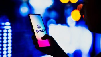 John Grisham și George RR Martin dau Open AI în judecată. Ce îi cer creatorului ChatGPT