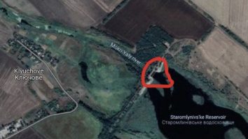 Ucraina acuză Rusia că a aruncat în aer un baraj situat de-a lungul râului Mokri Yaly