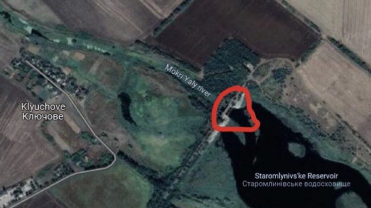 Ucraina acuză Rusia că a aruncat în aer un baraj situat de-a lungul râului Mokri Yaly