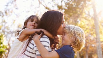 STUDIU. Ce îşi doresc părinţii români pentru copiii lor? Cele mai mari temeri