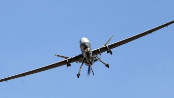O dronă militară americană, controlată de inteligența artificială, își „ucide” operatorul într-un test simulat