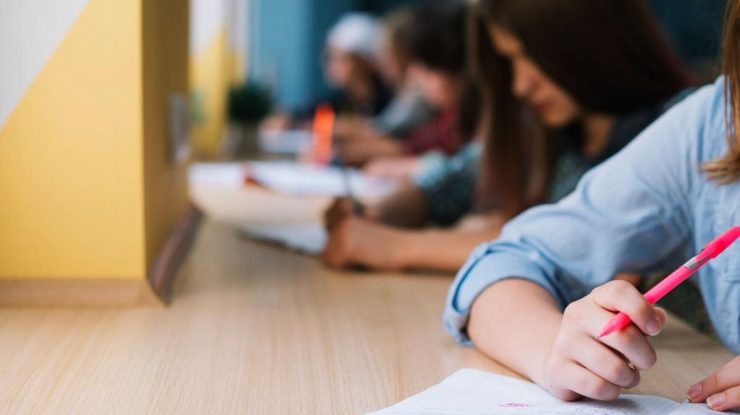 Peste 161.000 de absolvenţi ai clasei a VIII-a s-au înscris pentru Evaluarea Naţională. Prima probă începe luni