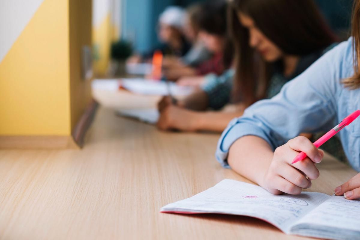 Peste 161.000 de absolvenţi ai clasei a VIII-a s-au înscris pentru Evaluarea Naţională. Prima probă începe luni