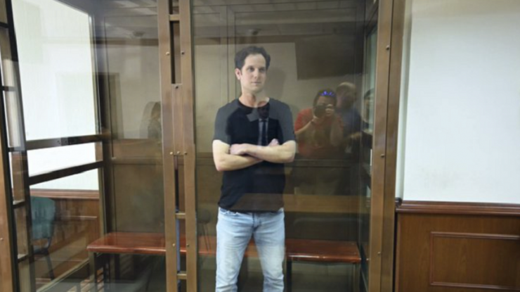Jurnalistul WSJ Evan Gershkovich rămâne în arest la Moscova. Ambasadoarea SUA în Rusia: „Am fost extrem de dezamăgiţi de respingerea apelului”