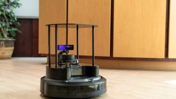 VIDEO. Și roboții pot dezvolta fobii. Cum arată Echo, robotul care poate comunica cu oamenii