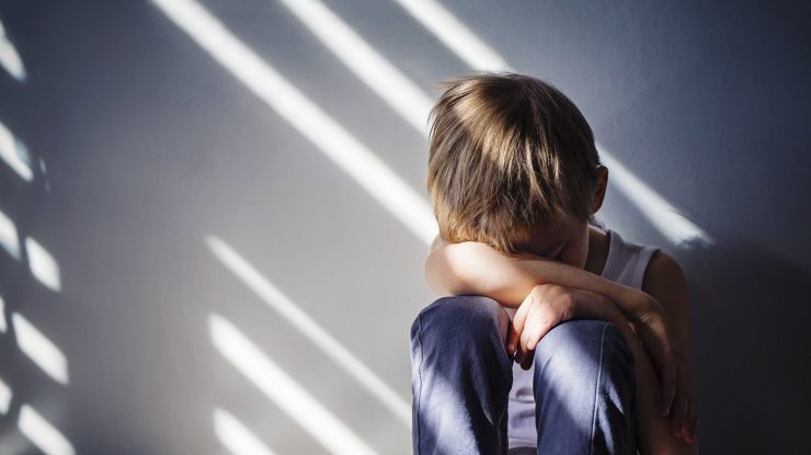 STUDIU. Anxietatea la copii și adolescenți. De ce terapia este mai importantă decât tratamentul medicamentos