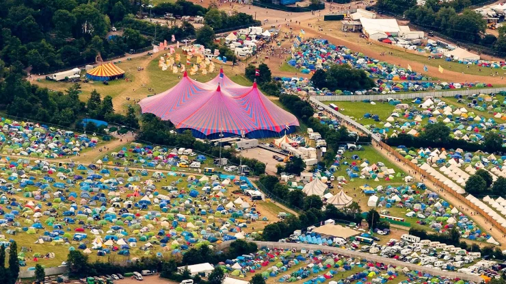 FOTO|VIDEO. Elton John, Lana Del Rey și Billie Eilish cântă la Glastonbury. Când începe cel mai mare festival din Marea Britanie