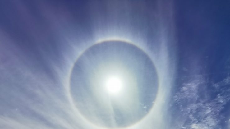 FOTO. Imagini spectaculoase pe cerul Capitalei. Ce este fenomenul Halou și de ce este atât de rar
