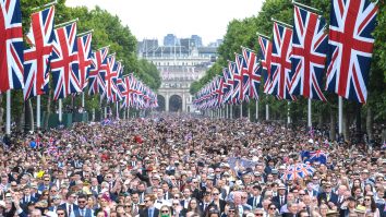 Regele Charles al III-lea este prezent astăzi la prima paradă aniversară – Trooping the Colour. De ce își sărbătorește ziua de naștere de 2 ori pe an