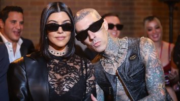 VIDEO. Kourtney Kardashian este însărcinată. Vedeta i-a făcut o surpriză lui Travis Barker chiar la propriul concert
