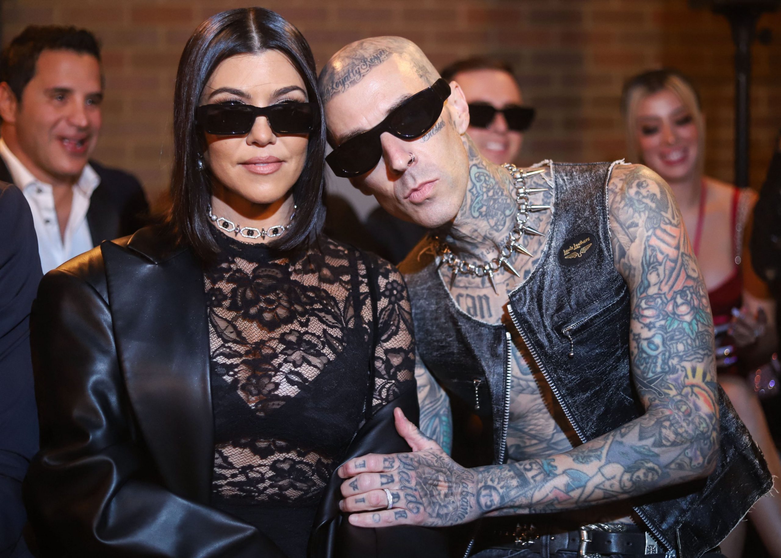 VIDEO. Kourtney Kardashian este însărcinată. Vedeta i-a făcut o surpriză lui Travis Barker chiar la propriul concert