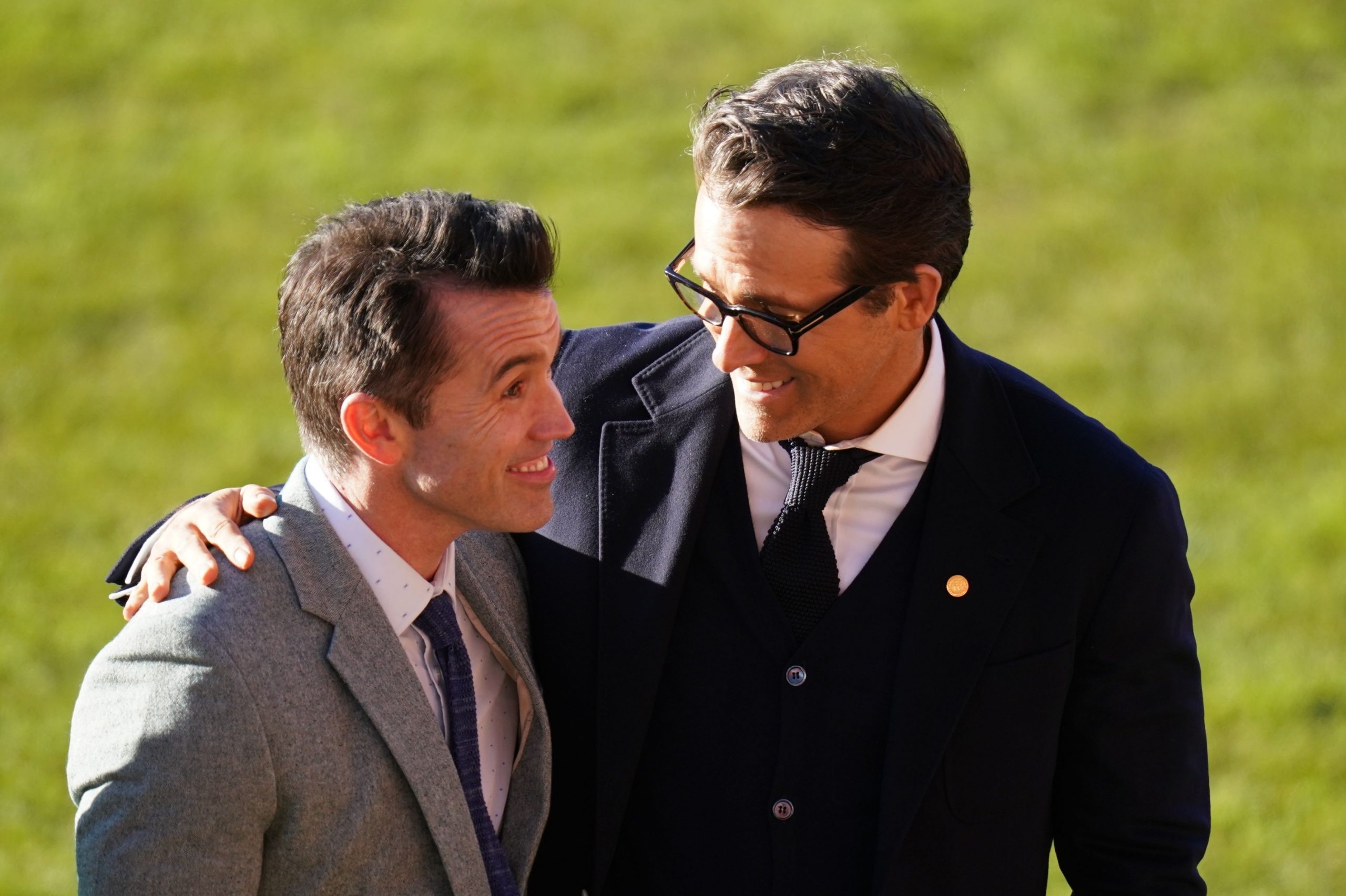 Ryan Reynolds și Rob McElhenney, proprietarii Wrexham, investesc în Formula 1, la Alpine