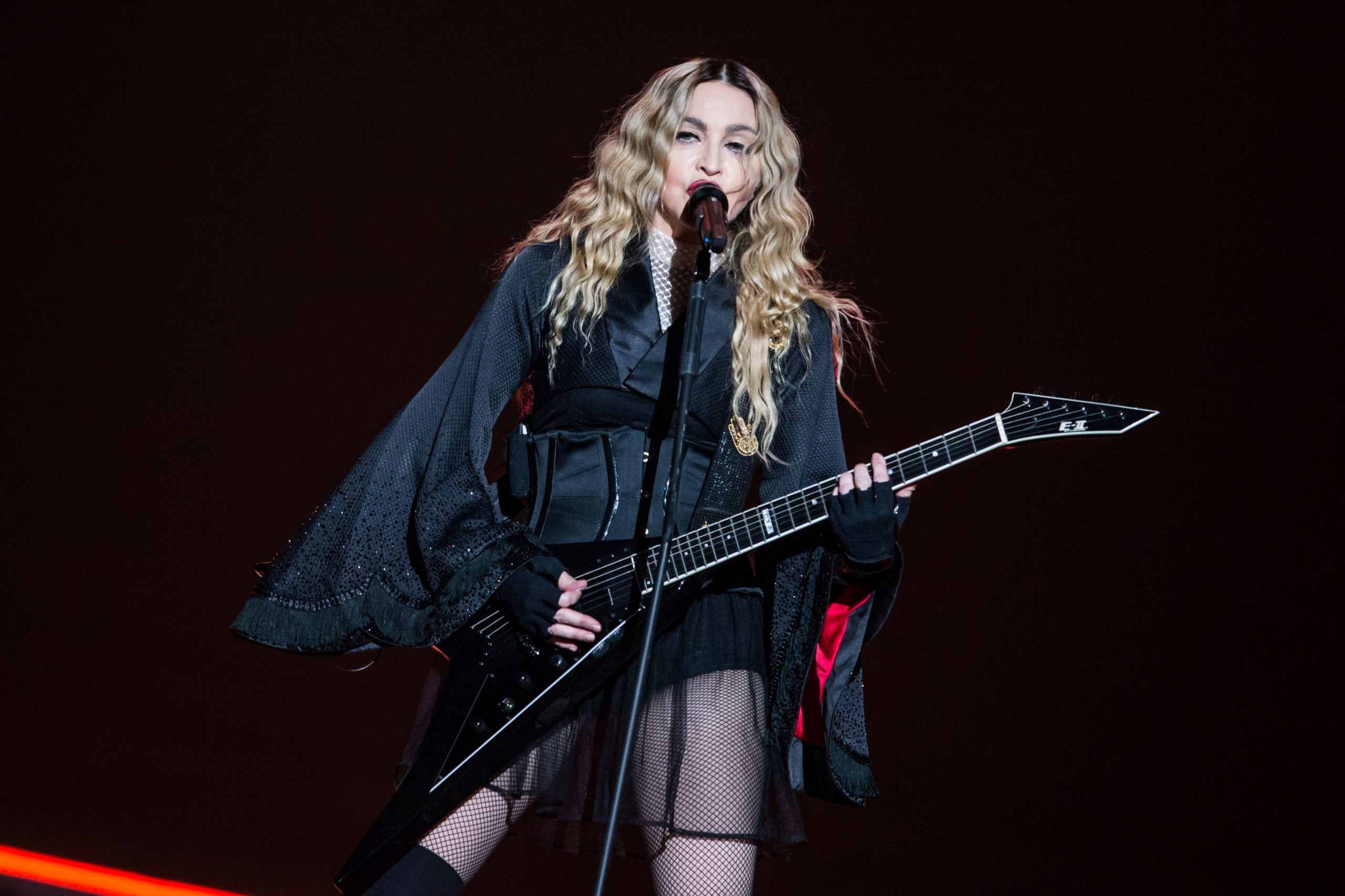 FOTO. Madonna a postat o imagine rară cu tatăl ei. Artista a dezvăluit cum a inspirat-o de-a lungul carierei sale