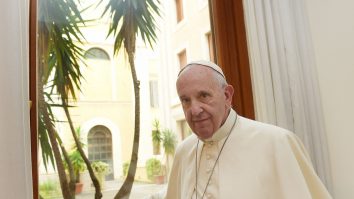 Papa Francisc va lipsi de la rugăciunea de duminică. Care este starea de sănătate a Suveranului Pontif după operație