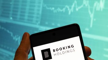 Următoarea ta vacanță ar putea fi planificată de un agent de turism virtual. Booking.com anunță noul planificator de călătorii A.I.