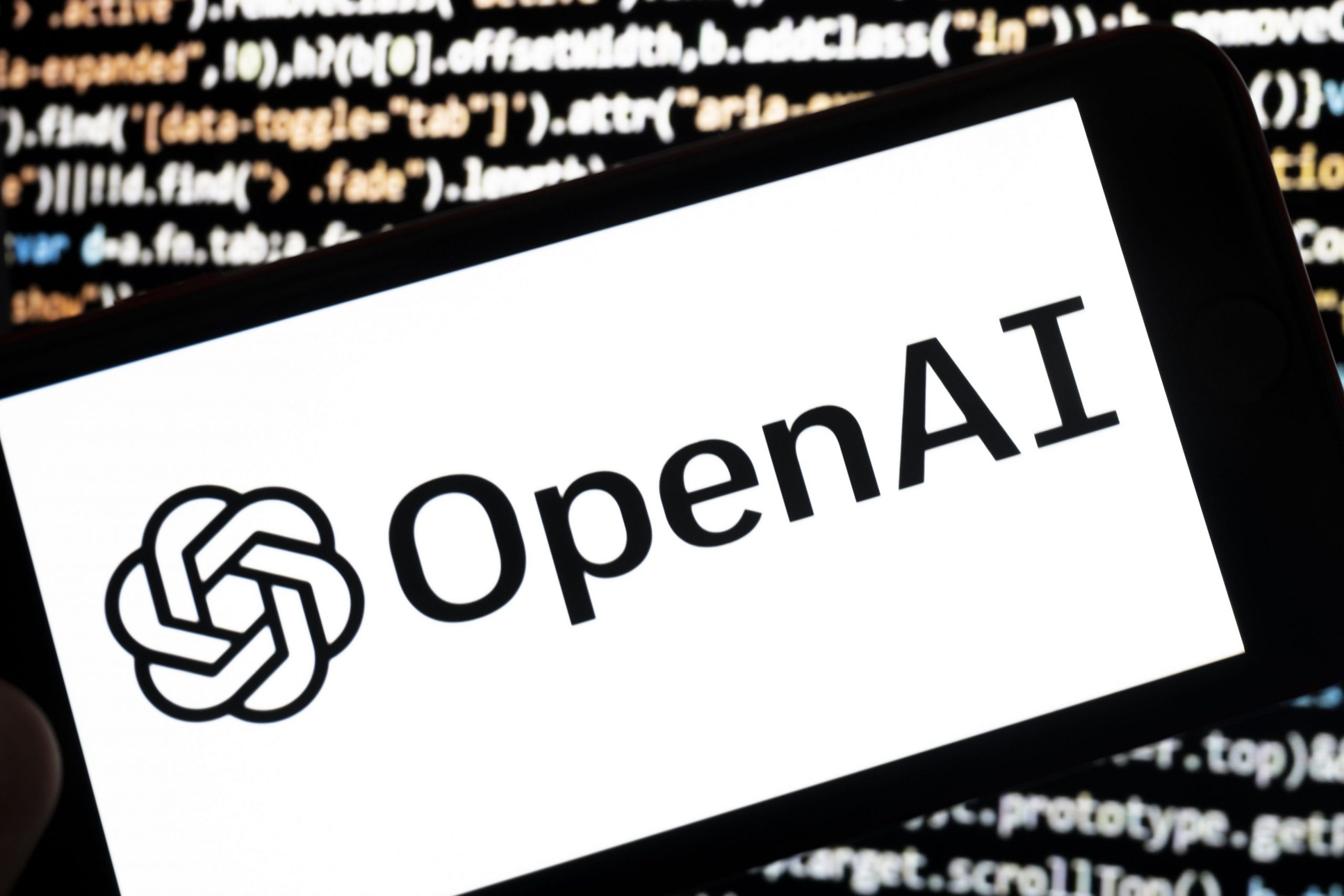 Sam Altman se confruntă cu noi procese din cauza drepturilor de autor. ChatGPT a folosit conținutul lor fără consimțământ