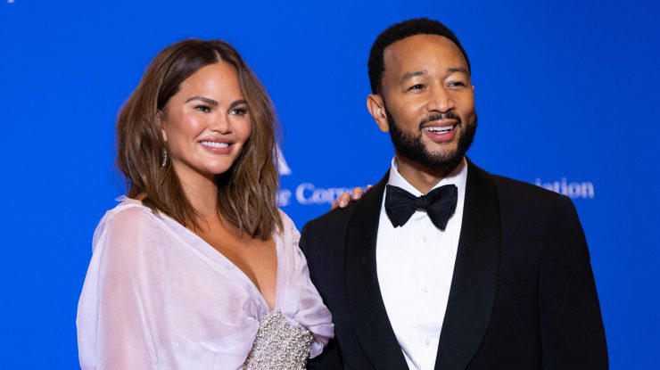 Chrissy Teigen și John Legend au devenit părinți pentru a patra oară cu ajutorul unei mame surogat. Ce i-au pus băiețelului
