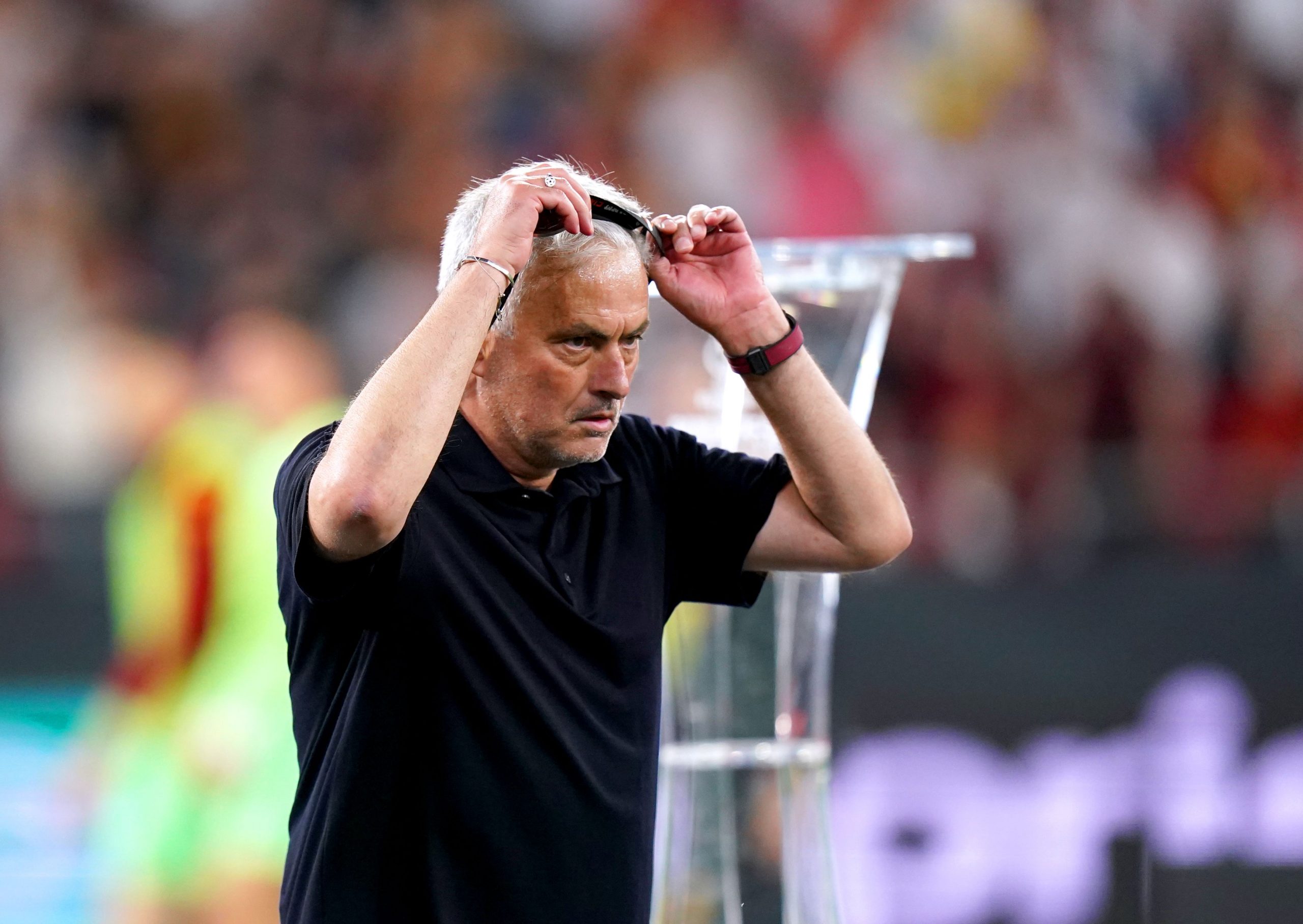 José Mourinho a fost suspendat de UEFA, după ce a înjurat un arbitru
