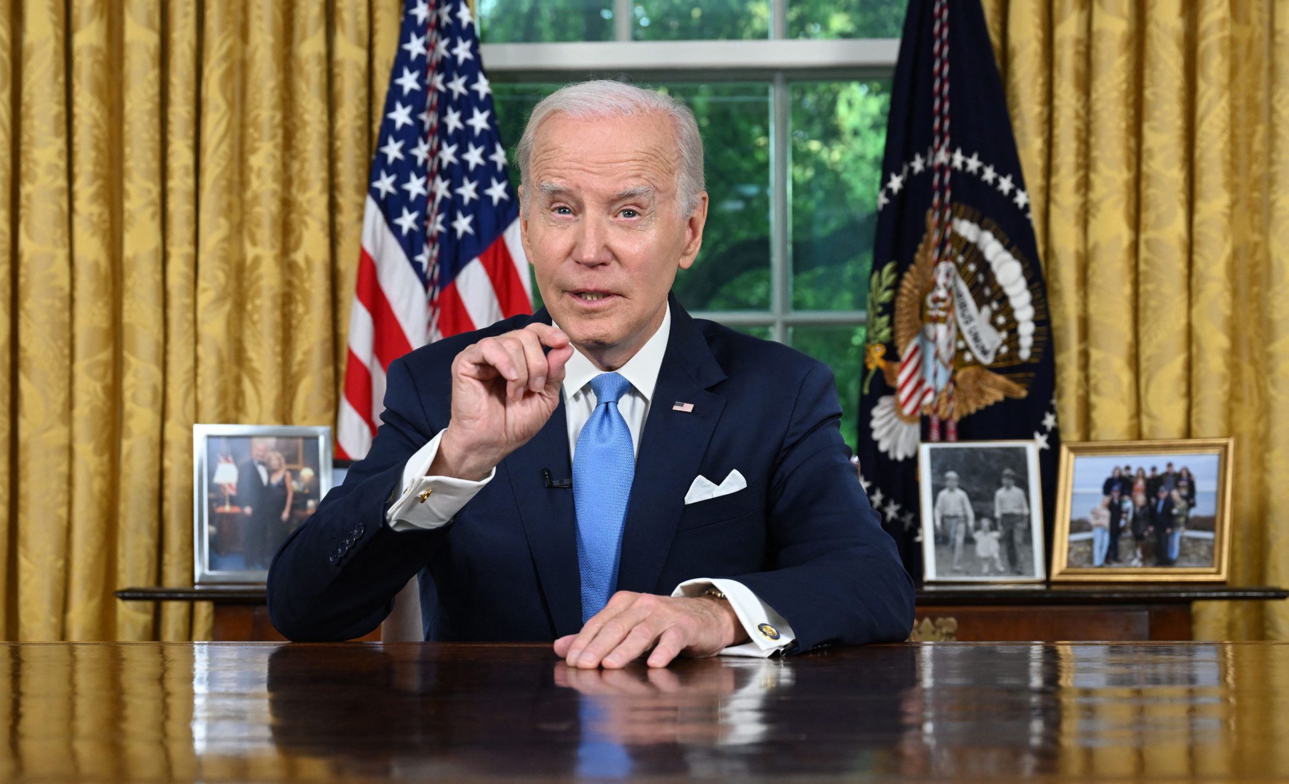 Joe Biden își apără „decizia foarte dificilă” de a oferi Ucrainei bombe cu dispersie. Ce impact ar avea noile arme în război