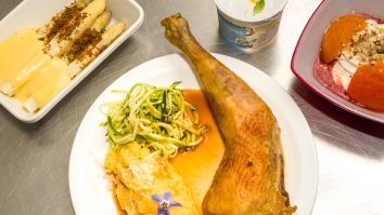 2 companii californiene au obținut aprobarea SUA pentru puiul fabricat din celule cultivate, prima carne „cultivată în laborator” din țară