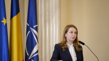 Deca aduce gramatica și în liceu: „Vreau ca elevii să studieze elemente de exprimare corectă și la liceu, nu doar în gimnaziu!”