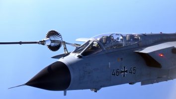 Politico: Antrenamentele piloților ucraineni pe avioanele F-16 s-ar putea desfășura în România