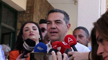 Liderul opoziției din Grecia, Alexis Tsipras, își anunță demisia după o înfrângere categorică în alegeri