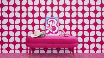 Snapchat lansează un filtru inspirat din filmul „Barbie”. Aplicația îți permite să alegi din ținutele roz ale actorilor