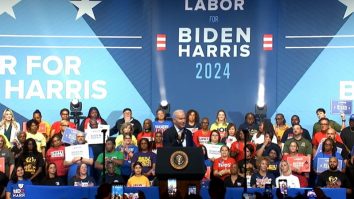 VIDEO. În campanie electorală, Biden îşi laudă bilanţul economic şi cere impozitarea în plus a celor foarte bogaţi