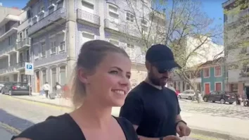 FOTO. Un bărbat a generat o versiune virtuală a iubitei sale. „GirlfriendGPT” îți trimite mesaje vocale și selfie-uri