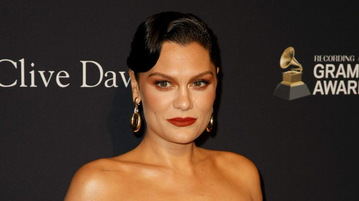 FOTO. Jessie J pozează topless, după 11 zile de când a născut: „Imi iubesc corpul frumos și natural”