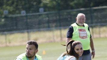 FOTO. Imagini cu Kate Middleton de pe terenul de rugby. Ce ținută a purtat