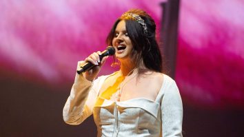 VIDEO. Lana Del Rey, de la extaz la agonie pe scena de la Glastonbury. De ce i-a fost oprit concertul