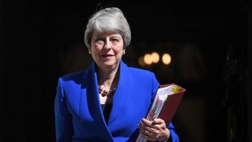 Theresa May îl condamnă pe Boris Johnson că a mințit în fața Parlamentului: „Acționăm atunci când unul din noi a făcut ceva în neregulă”