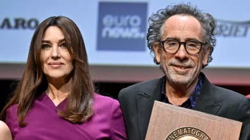 FOTO. Monica Bellucci a vorbit pentru prima dată despre povestea de iubire pe care o trăieşte alături de regizorul Tim Burton: „Îl iubesc..”