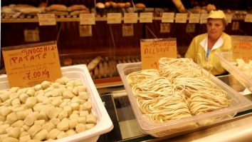 Italienii sunt furioși din cauza creșterii prețurilor la paste. Un grup de apărare a consumatorilor solicită o grevă națională