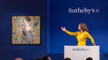 Suma record plătită pentru tabloul lui Gustav Klimt, „Doamna cu evantai”. A devenit cea mai valoroasă operă de artă vândută vreodată la o licitaţie în Europa
