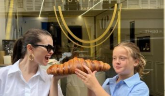 Selena Gomez a share-uit noi imagini pe Instagram de la filmările celui mai nou proiect al său: „Două luni la Paris mi-au schimbat viața”