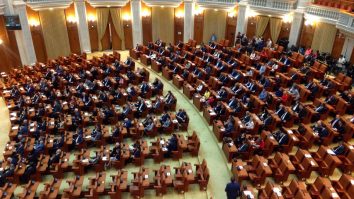 Senatul a aprobat un proiect de lege care reduce timpul proceselor în instanţă prin desemnarea digitalizată a experţilor pentru expertize