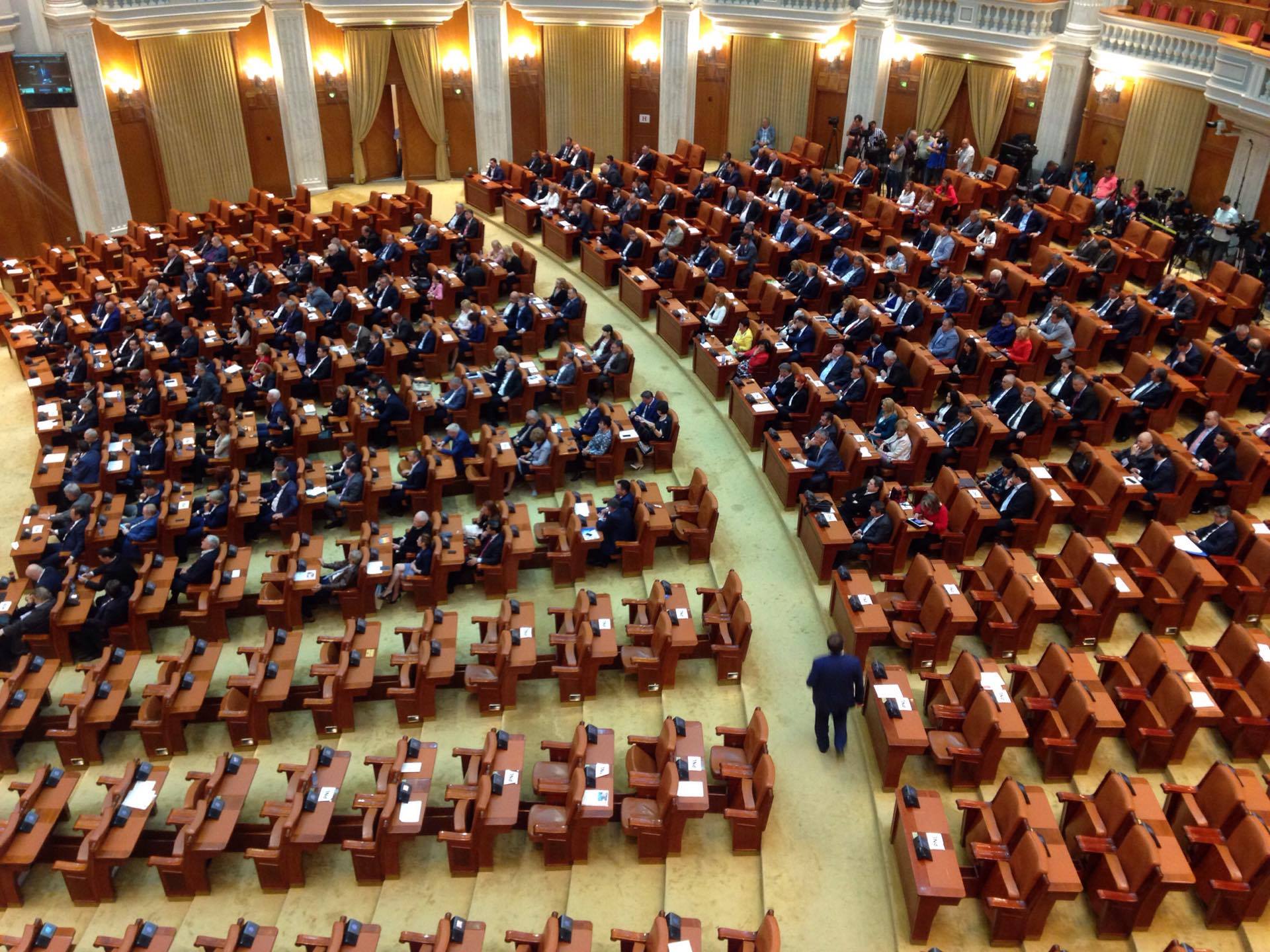 Senatul a aprobat un proiect de lege care reduce timpul proceselor în instanţă prin desemnarea digitalizată a experţilor pentru expertize