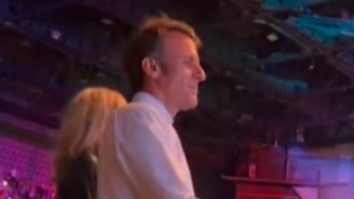 VIDEO. Franța protestează, Emmanuel Macron se distrează. Președintele, dur criticat după ce a petrecut la concertul lui Elton John în timpul manifestațiilor