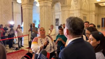 VIDEO. Şoşoacă şi Ciolacu, schimb de replici dure în Parlament: „Du-te la America și linge-i clanța”/ „Sunteți o mincinoasă ordinară”