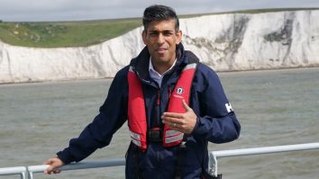 Rishi Sunak anunță că guvernul britanic va găzdui sute de solicitanți de azil pe barje. Cele mai recente cifre privind migrația